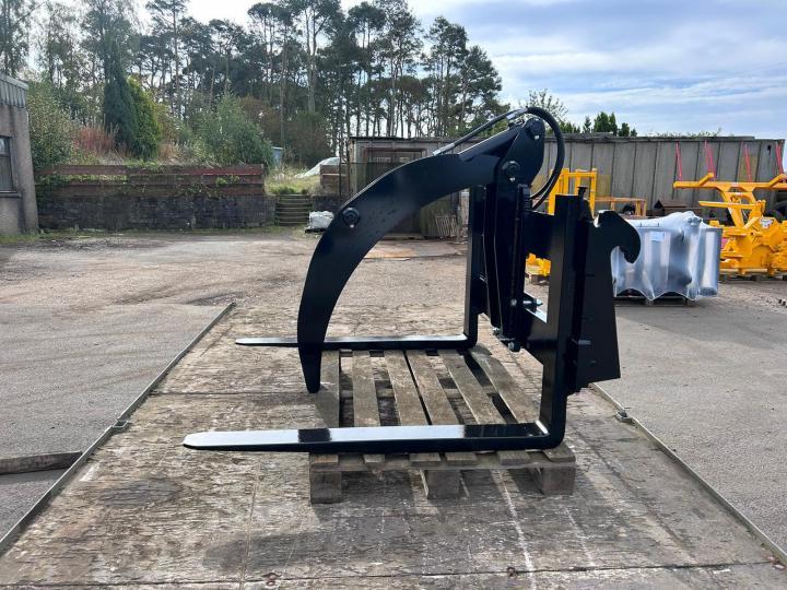 3 ton pallet fork with single arm log grab